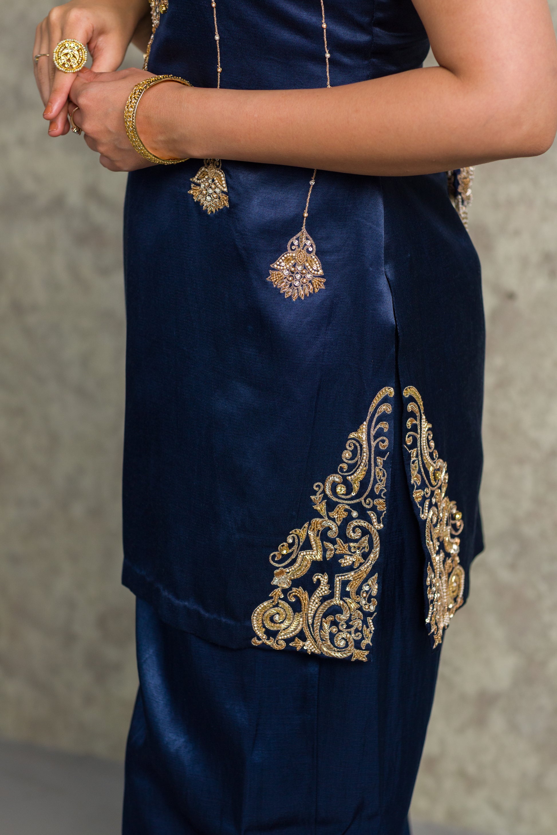 BLUE BUTTA PAKISTANI - 91threads